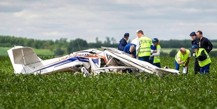 Földbe csapódott egy repülőgép Gödöllőnél, többen meghaltak Földbe csapódott egy repülőgép Gödöllőnél, többen meghaltak