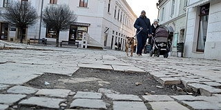 Hétfőn kezdődik, s az év végéig befejeződik a Jókai téren a burkolat cseréje Hétfőn kezdődik, s az év végéig befejeződik a Jókai téren a burkolat cseréje