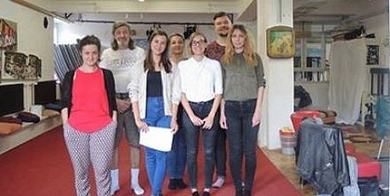 Önkéntes jogászhallgatók segítik az utcán élőket, a villamosnál lehet megtalálni őket Önkéntes jogászhallgatók segítik az utcán élőket, a villamosnál lehet megtalálni őket