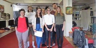 Önkéntes jogászhallgatók segítik az utcán élőket, a villamosnál lehet megtalálni őket Önkéntes jogászhallgatók segítik az utcán élőket, a villamosnál lehet megtalálni őket