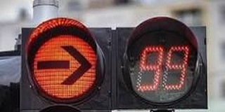 Rendőrlámpa segíti a közlekedést a Magyarürögi úton hétfőtől két héten át Rendőrlámpa segíti a közlekedést a Magyarürögi úton hétfőtől két héten át