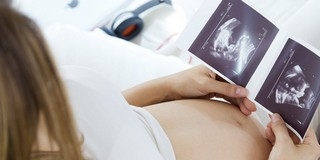 Bravúr: méhen belüli műtéttel mentették meg egy ikerpár életét a pécsi klinikán Bravúr: méhen belüli műtéttel mentették meg egy ikerpár életét a pécsi klinikán