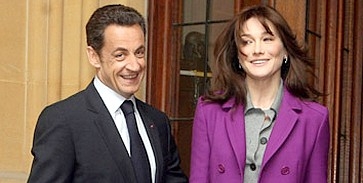 Sarkozy aktfotókat kért feleségétől Sarkozy aktfotókat kért feleségétől