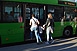 A rutin meg az évek: még a busz harmadik ajtajából is felmutatjuk a bérletet A rutin meg az évek: még a busz harmadik ajtajából is felmutatjuk a bérletet