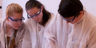 Elstartolt a Laborintus: izgalmas kémiaverseny diákoknak Elstartolt a Laborintus: izgalmas kémiaverseny diákoknak