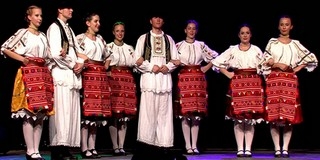 Könyv jelent meg a baranyai bosnyák-horvátok népviseletéről Könyv jelent meg a baranyai bosnyák-horvátok népviseletéről