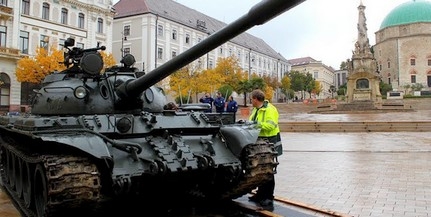 T-54-es tank gördült be a Széchenyi térre - Mindenki megnyugodhat, a páncélos harcképtelen