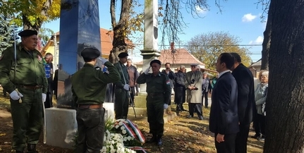 Emlékoszlopot állítottak az 1956-os hősök tiszteletére Pécs-Somogyban