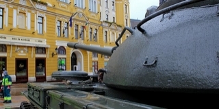 Korhű bemutatókkal, élő történelemórával is várják a családokat a Széchenyi téren Korhű bemutatókkal, élő történelemórával is várják a családokat a Széchenyi téren