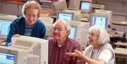 Időseket oktatnak az internet használatára Időseket oktatnak az internet használatára
