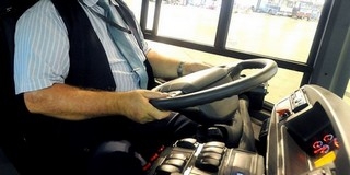 Betegsége miatt ment a fának, felmentették a vezetés közben bealudt buszsofőrt Betegsége miatt ment a fának, felmentették a vezetés közben bealudt buszsofőrt