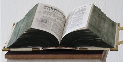 Egész napos bibliaolvasást rendez a Vörösmarty Színház Egész napos bibliaolvasást rendez a Vörösmarty Színház