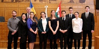 Egyetemi és középiskolás diákok gazdagodtak polgármesteri ösztöndíjakkal Egyetemi és középiskolás diákok gazdagodtak polgármesteri ösztöndíjakkal