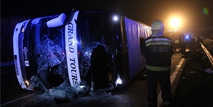 Súlyos buszbaleset történt az M3-on, hárman meghaltak Súlyos buszbaleset történt az M3-on, hárman meghaltak