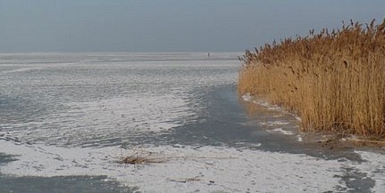 Csaknem összefüggő a jégtakaró a Balatonon Csaknem összefüggő a jégtakaró a Balatonon