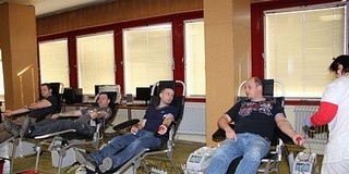Súlyos beteg somogyi tűzoltónak szerveztek véradást a pécsi laktanyán Súlyos beteg somogyi tűzoltónak szerveztek véradást a pécsi laktanyán