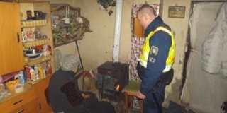 Rendőrök segítettek a nagy hidegben
