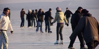 Kijelölték az első hivatalos jégpályákat a Balatonon Kijelölték az első hivatalos jégpályákat a Balatonon