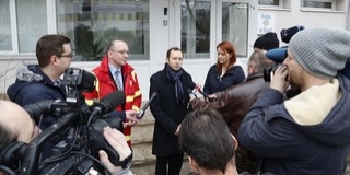 Összedobták a pénzt a képviselők, új bejáratot kapott a mentőállomás