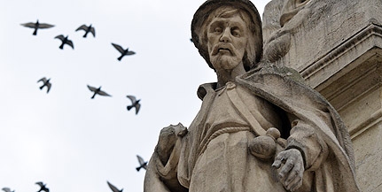 Nem marad csonkán Szent Rókus szobra a Széchenyi téren, keresik a megfelelő szakembert