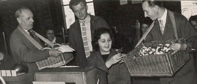 Díjeső, mulatság, hóvirág - így ünnepelték régen a hölgyeket nőnapon Baranyában