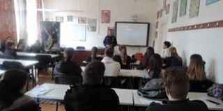 Pécsett két helyszínen toboroztak a rendőrök Pécsett két helyszínen toboroztak a rendőrök