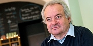 Vasarely-díjat adott át a város nevében Trischler Ferenc szobrászművésznek Páva Zsolt