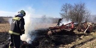 Gaz és száraz fű kapott lángra az Állomás utca mellett Gaz és száraz fű kapott lángra az Állomás utca mellett