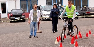 Biztonságosan közlekedve versenyeztek a fiatalok, jöhet az országos döntő Biztonságosan közlekedve versenyeztek a fiatalok, jöhet az országos döntő