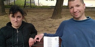 Verselnek a kertvárosi padok, a költeményekről készült fotóért cserébe cukorka jár Verselnek a kertvárosi padok, a költeményekről készült fotóért cserébe cukorka jár