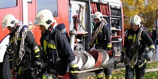 Kigyulladt és felrobbant egy autó az Esztergár Lajos utcában Kigyulladt és felrobbant egy autó az Esztergár Lajos utcában