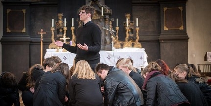 Pécsi diákok adták elő Jézus szenvedéstörténetét németül