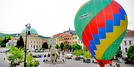 Hőlégballon tűnt fel szerdán délután a Széchenyi téren, csak úgy ámult-bámult a nép