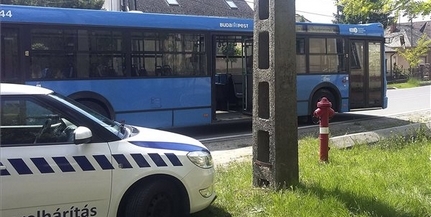 Kiesett a buszból és meghalt egy férfi a fővárosban Kiesett a buszból és meghalt egy férfi a fővárosban
