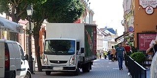 Kitiltják a teherautókat a Király utcából - Valódi sétálóutca lehet a belváros központja Kitiltják a teherautókat a Király utcából - Valódi sétálóutca lehet a belváros központja