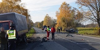 Útzár van a hatos úton, két autó ütközött Útzár van a hatos úton, két autó ütközött