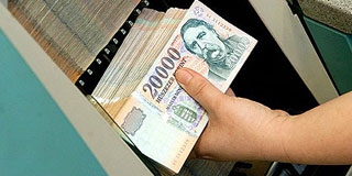 Az adócsökkentések 260 milliárd forintot hagynak a családoknál Az adócsökkentések 260 milliárd forintot hagynak a családoknál