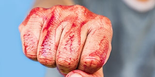 Fejbe rúgta és kirabolta volt feleségét, most mehet a fegyházba