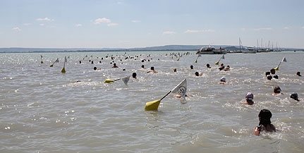Elhalasztják a szombati Balaton-átúszást Elhalasztják a szombati Balaton-átúszást