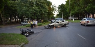Súlyosan megsérült két motoros Pécsett Súlyosan megsérült két motoros Pécsett