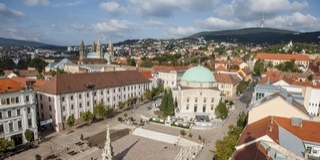 Oklevélátadó ünnepséget tartanak a pécsi Széchenyi téren pénteken Oklevélátadó ünnepséget tartanak a pécsi Széchenyi téren pénteken