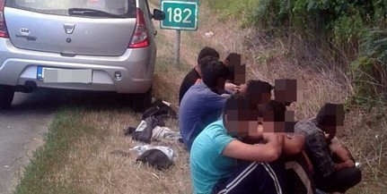 Tizenkét migránst fogott el két rendőr Dávod közelében Tizenkét migránst fogott el két rendőr Dávod közelében