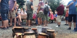 Több, mint kétszáz edényben fő majd a bab szombaton Mohácson, a Táncsics Mihály utcában Több, mint kétszáz edényben fő majd a bab szombaton Mohácson, a Táncsics Mihály utcában