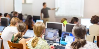Az ELTE színvonalas gazdaságtudományi képzést szeretne nyújtani Az ELTE színvonalas gazdaságtudományi képzést szeretne nyújtani