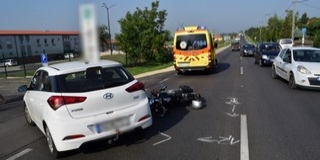 Egy autó és egy motor ütközött össze Pécsett Egy autó és egy motor ütközött össze Pécsett