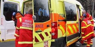 Kiesett a harmadik emeletről egy kétéves kislány pénteken a Szántó Tibor utcában Kiesett a harmadik emeletről egy kétéves kislány pénteken a Szántó Tibor utcában