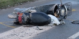 Autó és robogó ütközött a Móra Ferenc utcában Autó és robogó ütközött a Móra Ferenc utcában