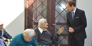 Idősek ellátása: növelik a férőhelyek számát, több idősnek jut majd hely a jövő évtől Idősek ellátása: növelik a férőhelyek számát, több idősnek jut majd hely a jövő évtől