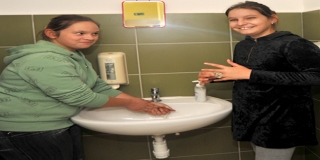 Ez a mosdó a világ bármelyik iskolájában megállná a helyét! Ez a mosdó a világ bármelyik iskolájában megállná a helyét!