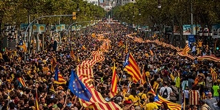 Erőszakkal akadályozzák a spanyolok a katalán népszavazást Erőszakkal akadályozzák a spanyolok a katalán népszavazást